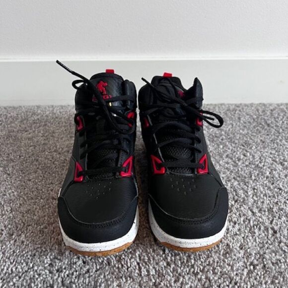 AND1 - Boys Basketball Sneakers NWOT size 6 - Picture 1 of 6